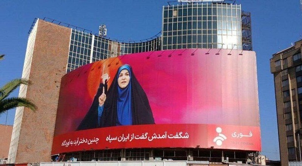 Héroïne de l’info : Téhéran immortalise Sahar Imami, la présentatrice restée à l’antenne sous les bombes Héroïne de l’info : Téhéran immortalise Sahar Imami, la présentatrice restée à l’antenne sous les bombes