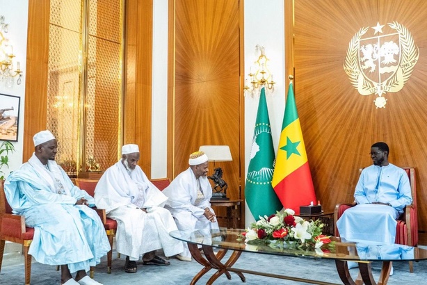 Première dans l’histoire du Sénégal : le Khalife du Fouladou reçu au Palais présidentiel Première dans l’histoire du Sénégal : le Khalife du Fouladou reçu au Palais présidentiel