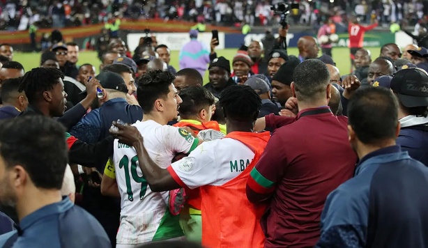 Effondrement au stade du 5-Juillet : un mort après le titre du MC Alger Effondrement au stade du 5-Juillet : un mort après le titre du MC Alger