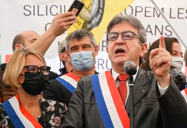 Frappes américaines en Iran : les Insoumis appellent à rompre avec l’Occident belliqueux Frappes américaines en Iran : les Insoumis appellent à rompre avec l’Occident belliqueux