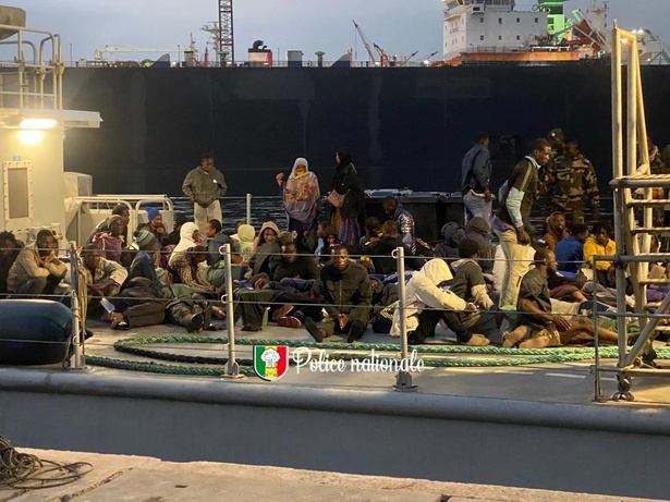 Migration clandestine : 17 femmes parmi les 84 personnes arrêtées par la Marine nationale Migration clandestine : 17 femmes parmi les 84 personnes arrêtées par la Marine nationale