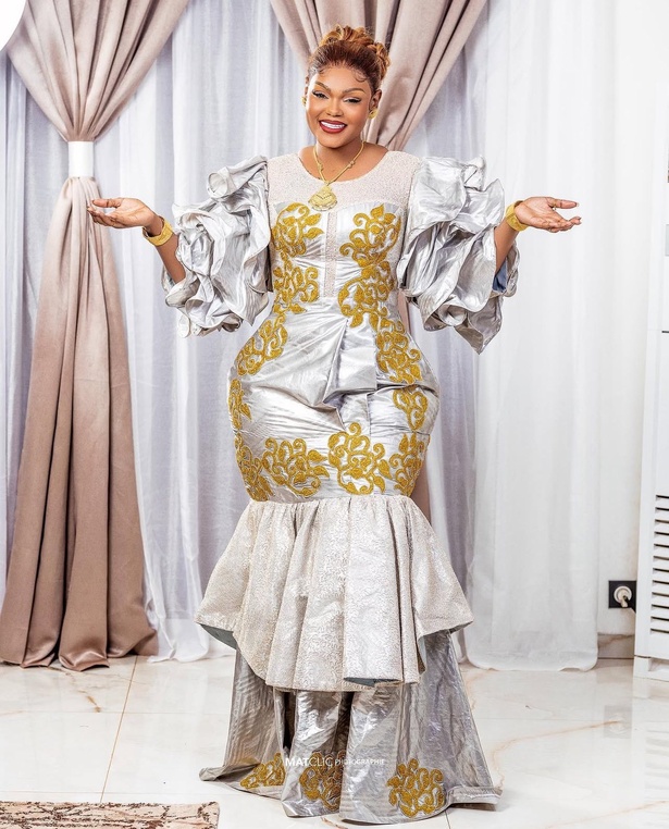 Mamy Sora : « Le sourire de la paix en ce jour béni »  Mamy Sora : « Le sourire de la paix en ce jour béni »