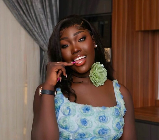 À moitié nue dans son clip, Bibiche, les risques d’un coup d’éclat, de buzz et de massue À moitié nue dans son clip, Bibiche, les risques d’un coup d’éclat, de buzz et de massue