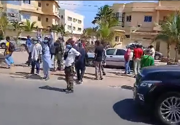 Répartition des fonds de solidarité : des militaires invalides protestent devant la DASA (REGARDEZ) Répartition des fonds de solidarité : des militaires invalides protestent devant la DASA (REGARDEZ)