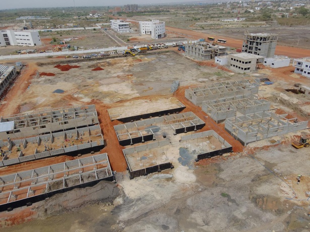 JOJ Dakar 2026 : les chantiers avancent… mais la pression monte JOJ Dakar 2026 : les chantiers avancent… mais la pression monte