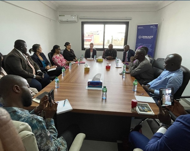 Lutte contre la criminalité financière : l’Ambassade des États-Unis offre plus de 30 ordinateurs portables au Pôle Judiciaire Financier Lutte contre la criminalité financière : l’Ambassade des États-Unis offre plus de 30 ordinateurs portables au Pôle Judiciaire Financier