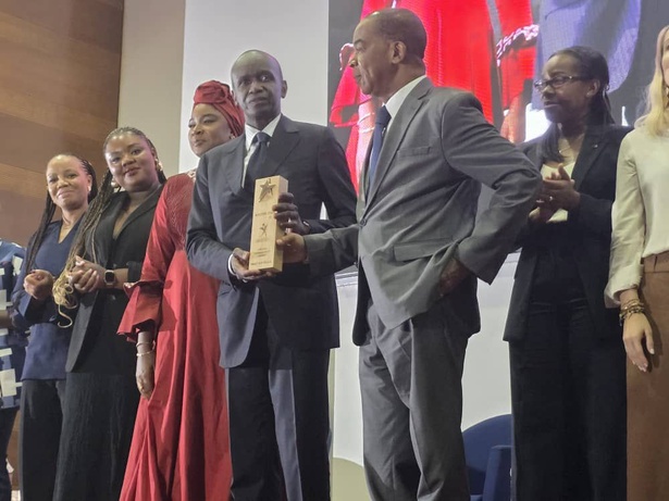 Communication en Afrique : Mactar Silla reçoit les honneurs à Abidjan Communication en Afrique : Mactar Silla reçoit les honneurs à Abidjan