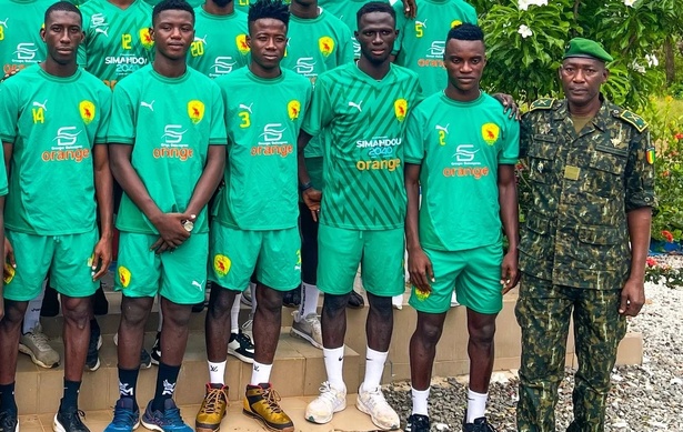 Guinée : les joueurs envoyés dans un camp militaire pour préparer le CHAN 2025 ! Guinée : les joueurs envoyés dans un camp militaire pour préparer le CHAN 2025 !