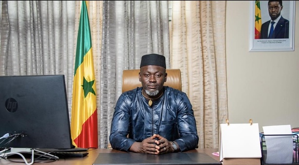 Perruques, greffages, dépigmentation… face à la polémique, le DG du Grand Théâtre recule Perruques, greffages, dépigmentation… face à la polémique, le DG du Grand Théâtre recule