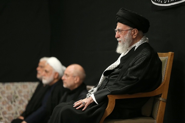 L’Imam Khamenei face aux menaces occidentales : « La nation d’Iran sera victorieuse… » L’Imam Khamenei face aux menaces occidentales : « La nation d’Iran sera victorieuse… »