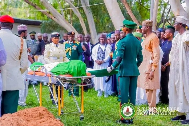 Nigeria : tensions lors des obsèques de Buhari, des membres de la famille interdits d’accès