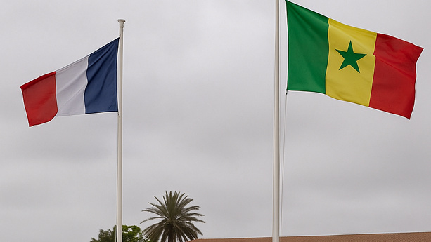 Camp Geille : le drapeau français descend, le vert-jaune-rouge s’élève Camp Geille : le drapeau français descend, le vert-jaune-rouge s’élève