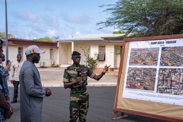 Dakar : Le président Faye visite les sites militaires repris à la France Dakar : Le président Faye visite les sites militaires repris à la France