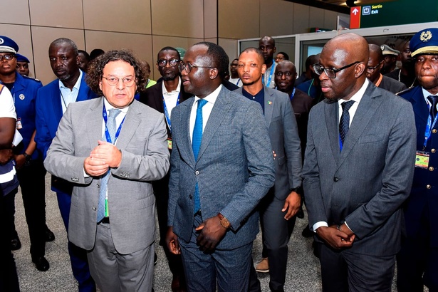 AIBD : le ministre des Transports exige une amélioration rapide des services aux passagers AIBD : le ministre des Transports exige une amélioration rapide des services aux passagers