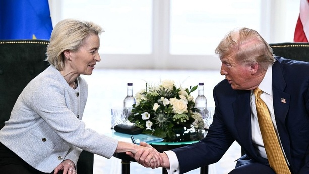 États-Unis–UE : un accord sur les droits de douane conclu entre Trump et von der Leyen États-Unis–UE : un accord sur les droits de douane conclu entre Trump et von der Leyen