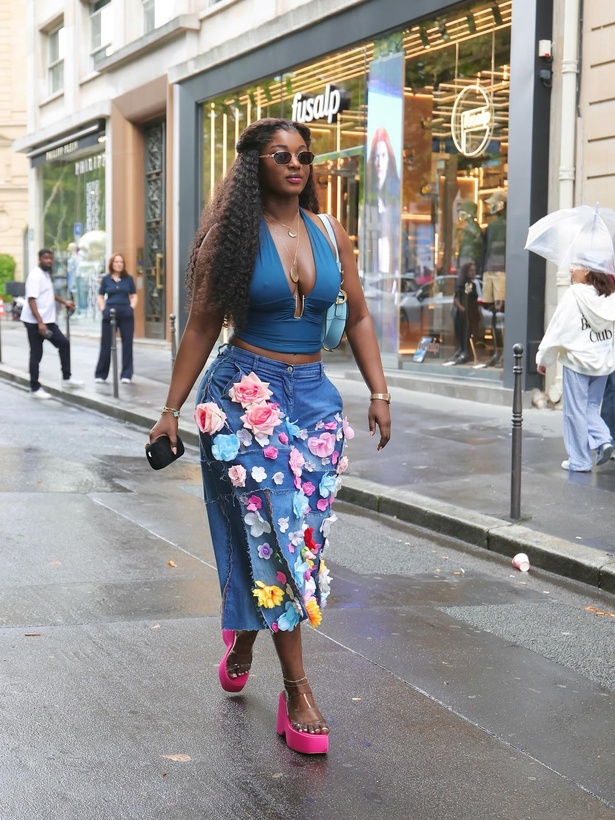 Mia Guissé s’éclate à Paris : un séjour entre art et festivités Mia Guissé s’éclate à Paris : un séjour entre art et festivités