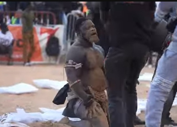 Chute d’un grand : Eumeu Sène balayé par la fougue de Franc Ndiago Chute d’un grand : Eumeu Sène balayé par la fougue de Franc Ndiago