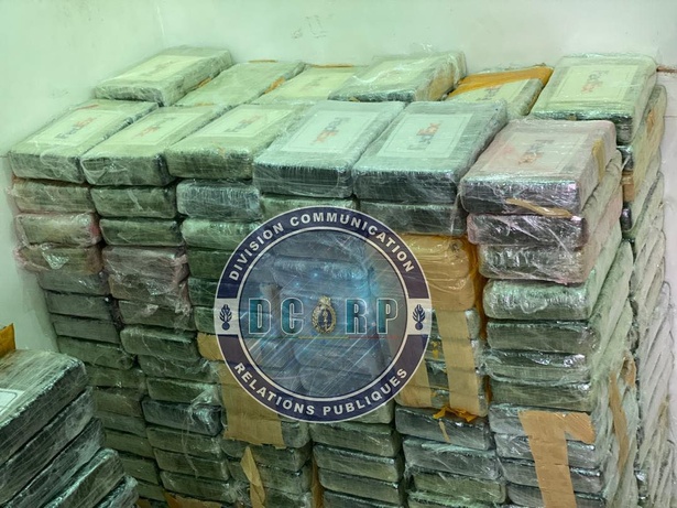 Coup de filet à Rufisque : 643 kilos de cocaïne saisis Coup de filet à Rufisque : 643 kilos de cocaïne saisis