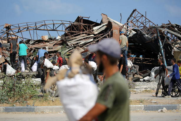 Gaza : un camion de vivres se retourne sur la foule et fait 20 morts