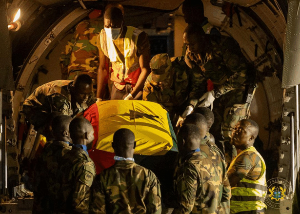 Crash d’hélicoptère : les dépouilles des ministres transférées à Accra tard dans la soirée Crash d’hélicoptère : les dépouilles des ministres transférées à Accra tard dans la soirée