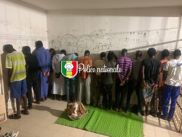 Trafic de drogue : étudiants, footballeurs et agents municipaux arrêtés à Ngor Trafic de drogue : étudiants, footballeurs et agents municipaux arrêtés à Ngor