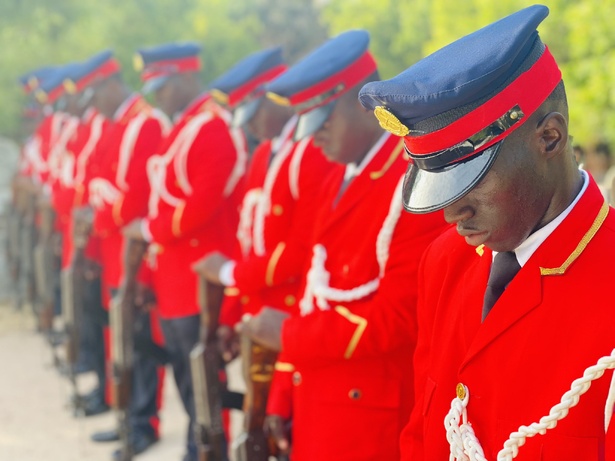 Gambie : arrestation de deux militaires dans une affaire de rituel