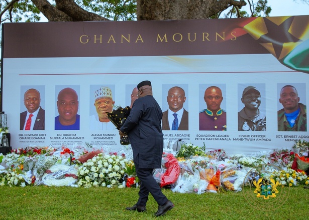 Crash d’hélicoptère au Ghana : Julius Maada Bio présente les condoléances de la CEDEAO Crash d’hélicoptère au Ghana : Julius Maada Bio présente les condoléances de la CEDEAO