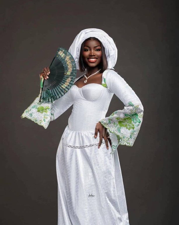 L’éventail de Fatou Ndiaye, l’accessoire parfait pour un été stylé L’éventail de Fatou Ndiaye, l’accessoire parfait pour un été stylé