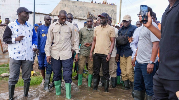 Inondations à Dakar : le Président Bassirou Diomaye sur le terrain Inondations à Dakar : le Président Bassirou Diomaye sur le terrain
