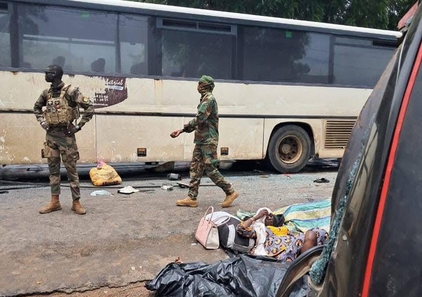 Accident meurtrier à Sandiara : quatre morts et onze blessés… Accident meurtrier à Sandiara : quatre morts et onze blessés…