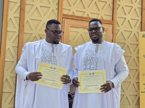 Paris : Les Khalifes jumeaux de Sindian consacrés Ambassadeurs pour la Paix