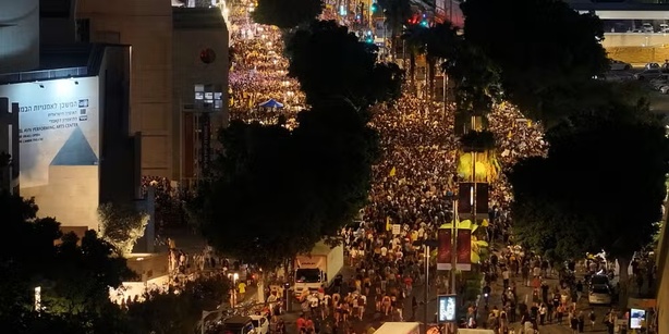 Tel-Aviv : jusqu’à 500 000 manifestants réclament la fin de la guerre à Gaza