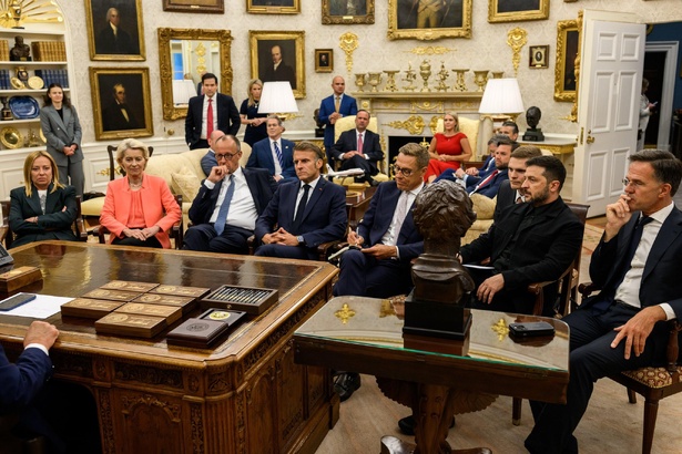 Etats Unis : Trump réunit Zelensky et les dirigeants européens pour préparer un sommet avec Poutine Etats Unis : Trump réunit Zelensky et les dirigeants européens pour préparer un sommet avec Poutine