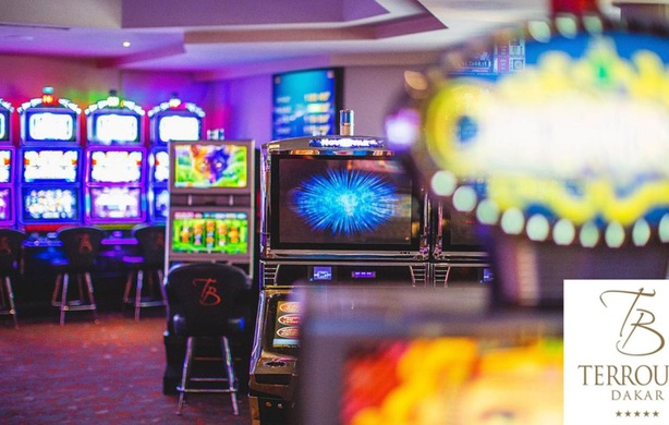 Colère au casino du Terrou-Bi: un joueur casse une machine après avoir perdu 4 millions Colère au casino du Terrou-Bi: un joueur casse une machine après avoir perdu 4 millions