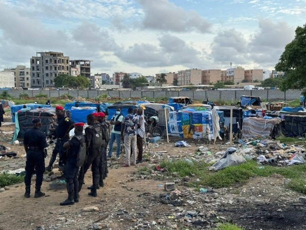 MAMELLES : Me Bamba Cissé démantèle la « Cité Haoussa » MAMELLES : Me Bamba Cissé démantèle la « Cité Haoussa »
