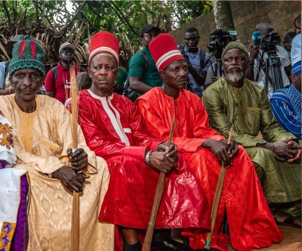 Houmebeul à Oussouye : le ministre Amadou Ba salue le rôle du roi dans la préservation des valeurs ancestrales