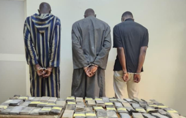 Koungheul : 19 000 billets noirs saisis à Dakar et 2,1 tonnes de faux médicaments interceptés Koungheul : 19 000 billets noirs saisis à Dakar et 2,1 tonnes de faux médicaments interceptés