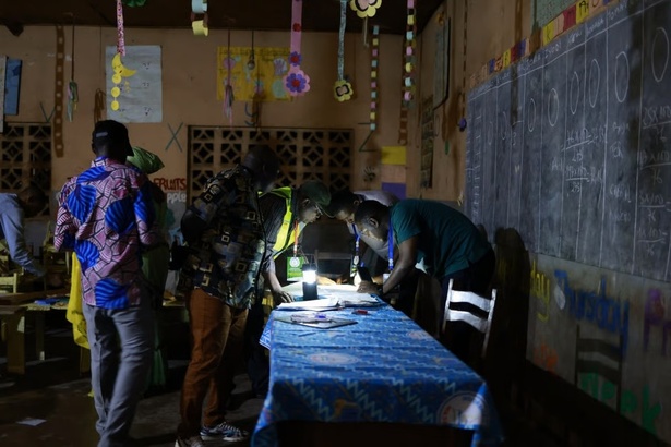 Présidentielle au Cameroun : le duel entre Biya et Bakary se précise