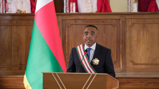 Madagascar : le colonel Randrianirina investi « président de la refondation » après la chute de Rajoelina