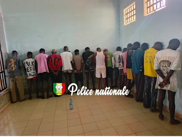 Affaire des homosexuels de Jaxaay : la police publie les preuves matérielles de l’enquête Affaire des homosexuels de Jaxaay : la police publie les preuves matérielles de l’enquête