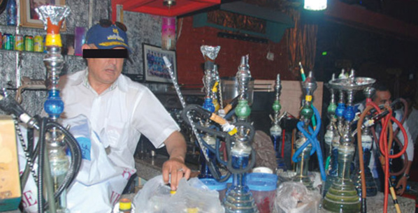 Casablanca : 48 personnes arrêtées et 22 narguilés saisis dans 3 cafés Casablanca : 48 personnes arrêtées et 22 narguilés saisis dans 3 cafés