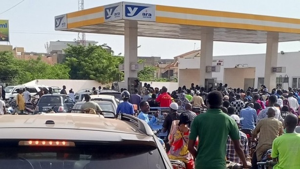  pénurie de carburant au Mali : Le gouvernement suspend tous les cours jusqu’au 9 novembre...