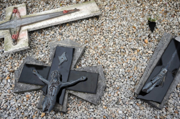 Rufisque: des tombes profanées au cimetière catholique de Diokoul Rufisque: des tombes profanées au cimetière catholique de Diokoul