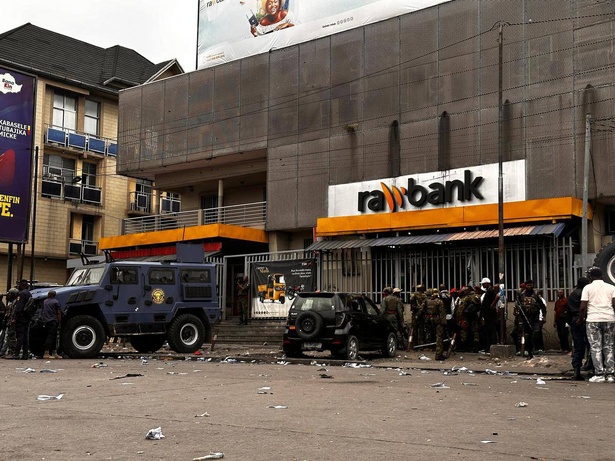 Braquage de Rawbank : les FARDC accusées d’avoir volé le butin Braquage de Rawbank : les FARDC accusées d’avoir volé le butin