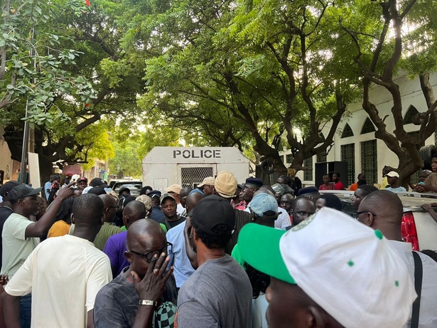 Médina : la police interrompt la mobilisation de Barthélémy Dias