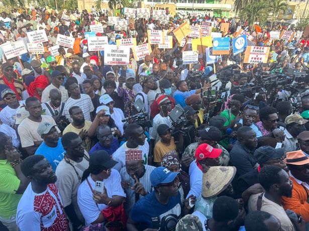 Mobilisation de l’opposition à Dakar: le Front pour la Défense de la Démocratie défie le pouvoir Mobilisation de l’opposition à Dakar: le Front pour la Défense de la Démocratie défie le pouvoir
