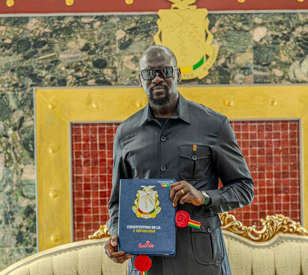 Guinée : Mamadi Doumbouya dépose sa candidature pour la présidentielle du 28 décembre