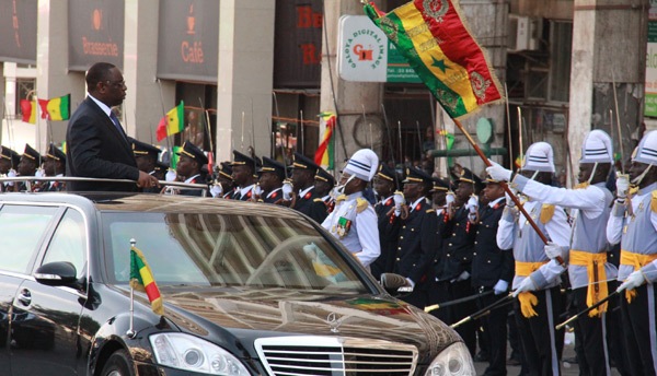 Gaspillages des fonds publics: Macky Sall fête la victoire du Oui via le 4 avril