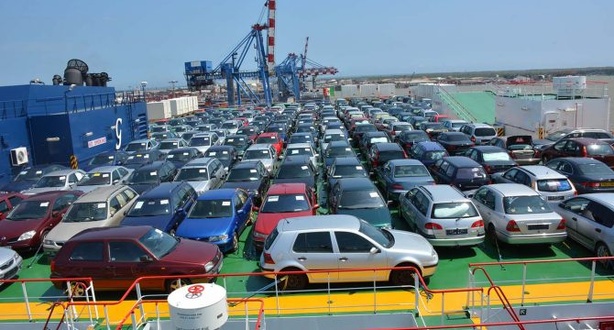 Importation de véhicules : l’État interdit l’entrée des voitures de plus de 10 ans au Sénégal Importation de véhicules : l’État interdit l’entrée des voitures de plus de 10 ans au Sénégal