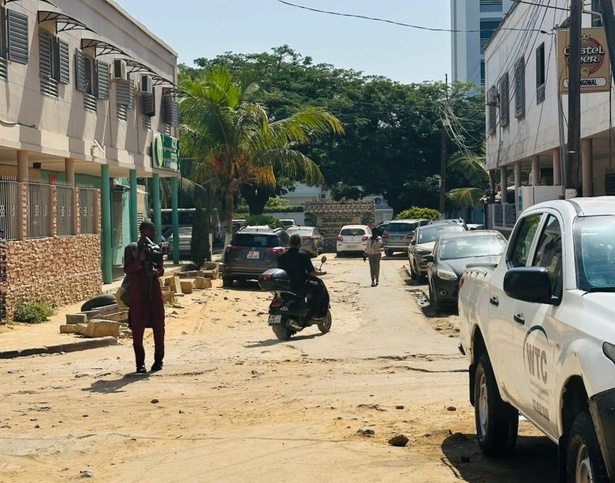 Routes défoncées, eaux stagnantes, maladies, accidents : le maire de Mermoz-Sacré Cœur attaque l’État et l’entreprise Henan Chine Routes défoncées, eaux stagnantes, maladies, accidents : le maire de Mermoz-Sacré Cœur attaque l’État et l’entreprise Henan Chine